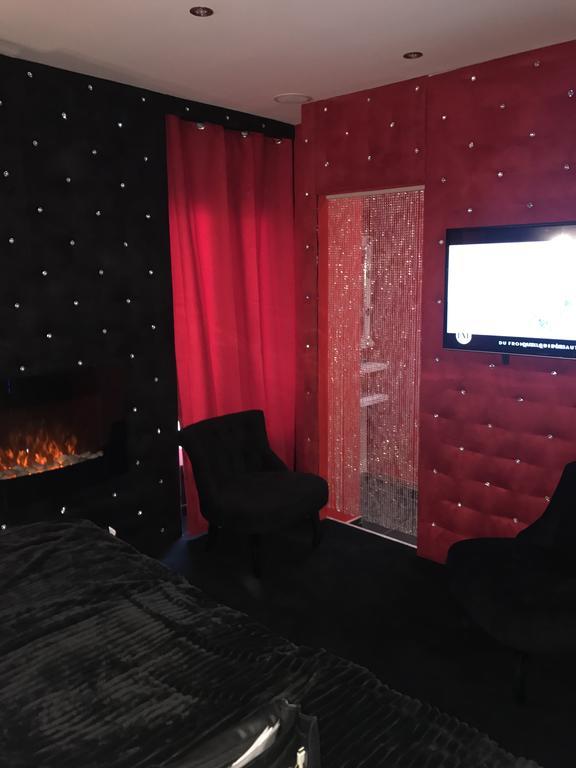 Le Cabaret Vip Spa Lyon Exterior photo
