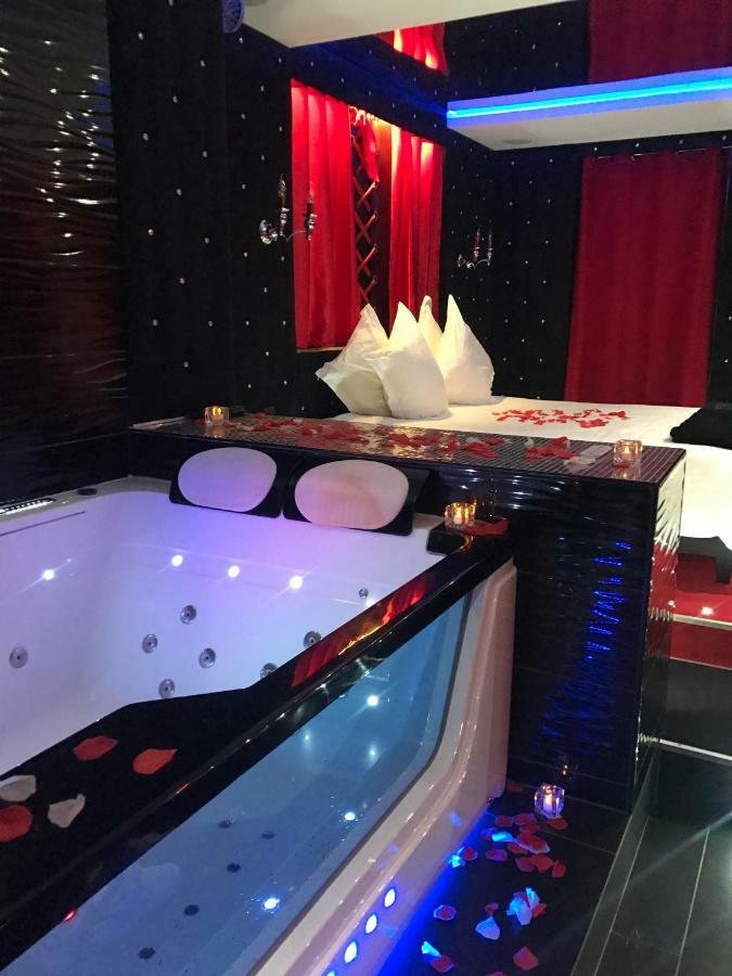 Le Cabaret Vip Spa Lyon Exterior photo